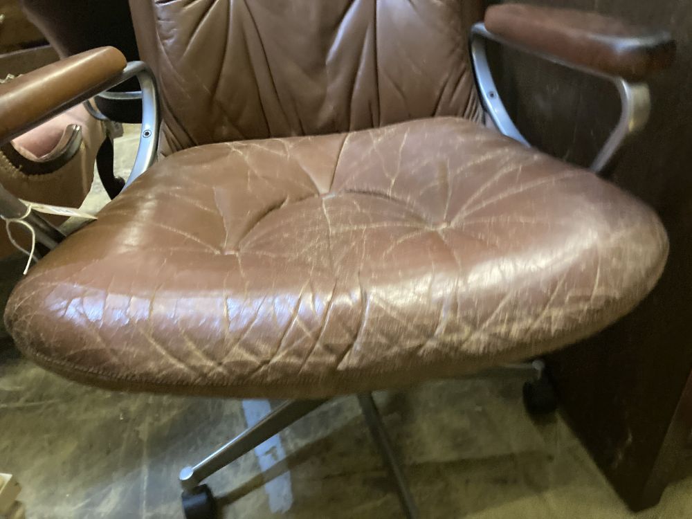 A Norwegian Ring Mekanikk swivel chair upholstered in brown leather